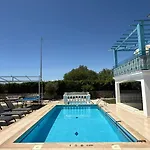 Hayat 6 Yatak Odalı ölüdenize Yakın Villa