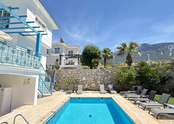 Hayat 6 Yatak Odali Oeluedenize Yakin Vila Fethiye