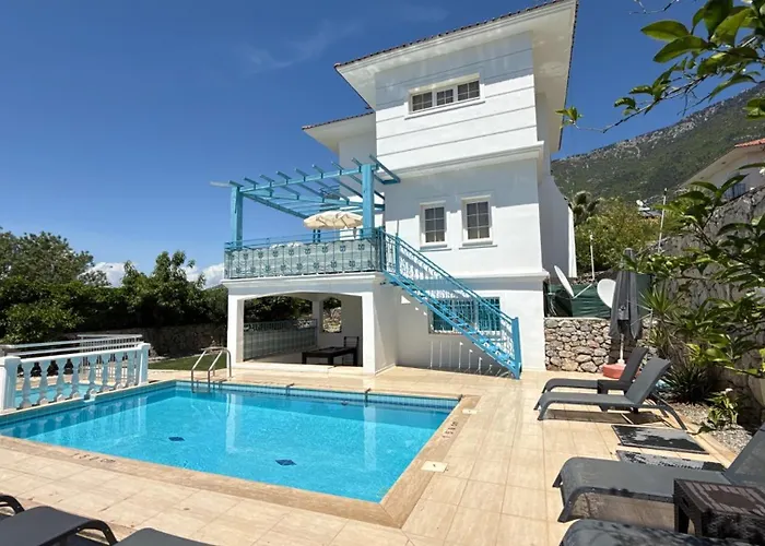 Hayat 6 Yatak Odalı ölüdenize Yakın Villa