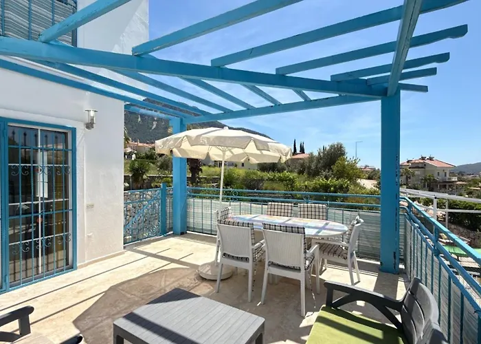 Hayat 6 Yatak Odalı ölüdenize Yakın Villa